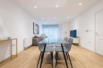 Stunning Luxury Stratford London 2 Bed Apartment