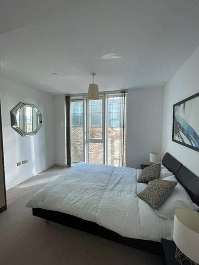Exquisite 2BD Flat w/ Balcony, Shoreditch!