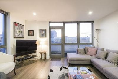 JOIVY Trendy Islington Flat for 2 with Patio