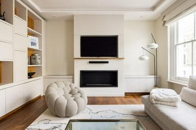 Light-filled Chelsea Duplex