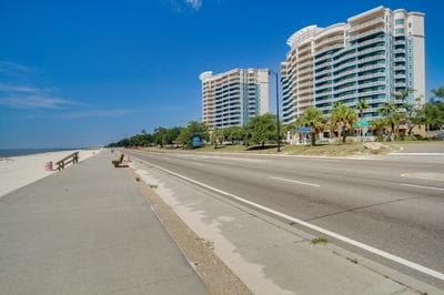 Beachfront Gulfport Vacation Rental w/ Balcony!