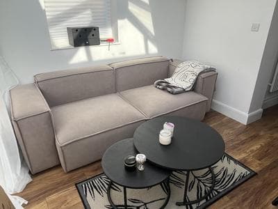 Newly Refurbished 1-bed Apartment in Croydon Se25