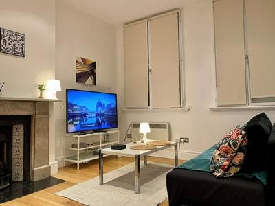 London Oasis - 2 Bedroom Apartment