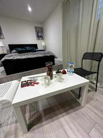 Studio Sleeps 3 - Outdoor Space - Pet Friendly