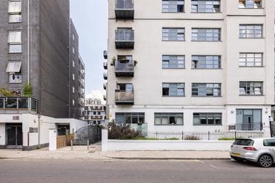 Beautiful Canal-Side Apartment in Islington
