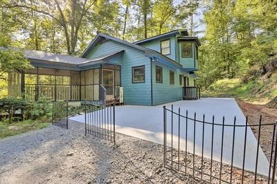 Custom-built Luxury Cabin w/ Tesla Charger!