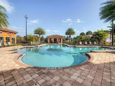Cozy Vacay Apartment With Pool