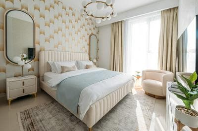 Elegant Stay: Balcony & Stunning Dubai Creek Views