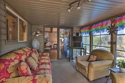 Family-friendly Omaha Oasis ~ 10 Mi to Dtwn!