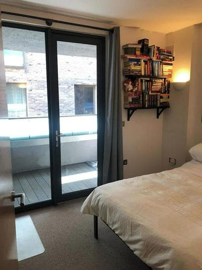 Sleek 1BD Flat W/private Balcony - Denmark Hill!