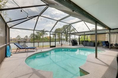 Bright Getaway w/ Ski Lake, 11 Miles to Dtwn Tampa