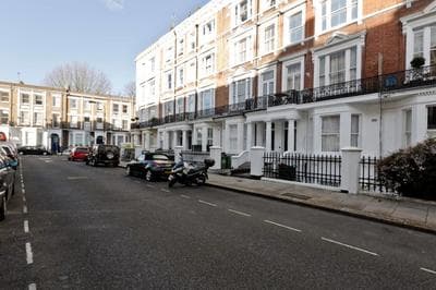 Bright and Modern Bayswater Apartment