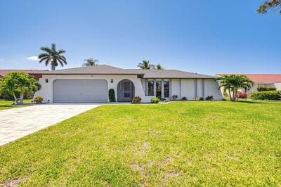 Bonita Springs Home w/ Lake Views: 8 Mi to Beach!