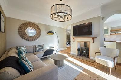 Host Stay Louvaine House