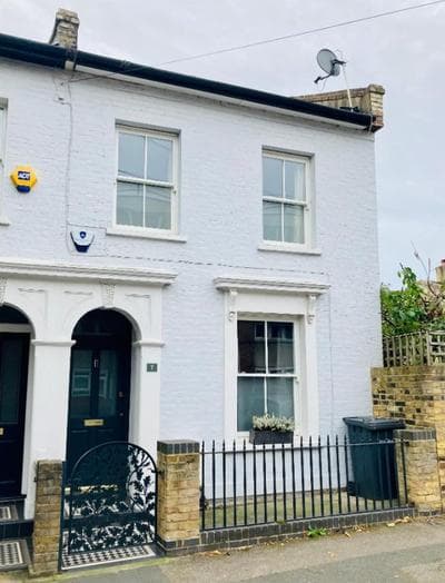 Charming 3-bed House in London