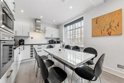 London Chic Apartment - City Center Gem