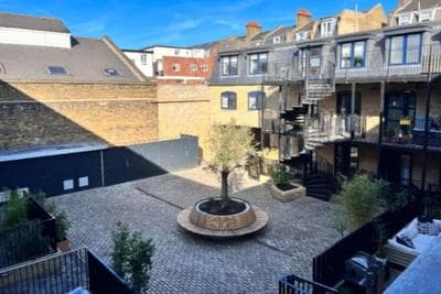 The Tooting Escape - Glamorous 3bdr Flat With Balcony
