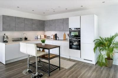Stylish London Flat - Private Terrace - City View