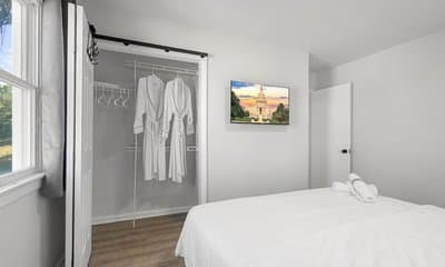 Upscale Old Town Views 3BD Lux