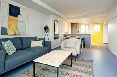 Luxuriant One-bedroom Poplar Apartment