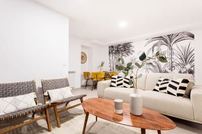 Lovely 2-bedroom Apartment in Exclusive Area of Madrid Madrazo V