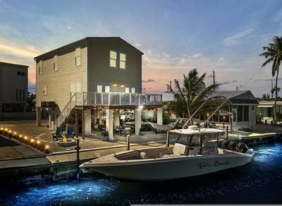 Mermaid Manor Waterfront Haven w Hot Tub Dock