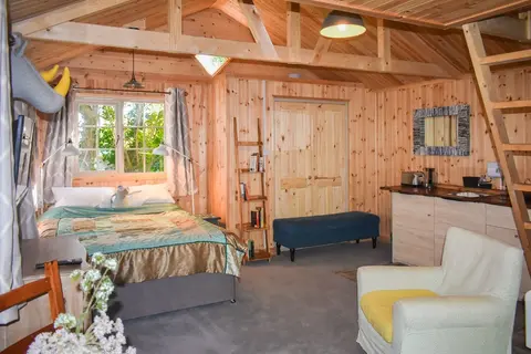 Rustic Cabin Getaway in Brighton