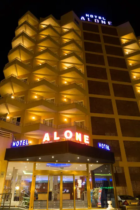 Hotel Alone