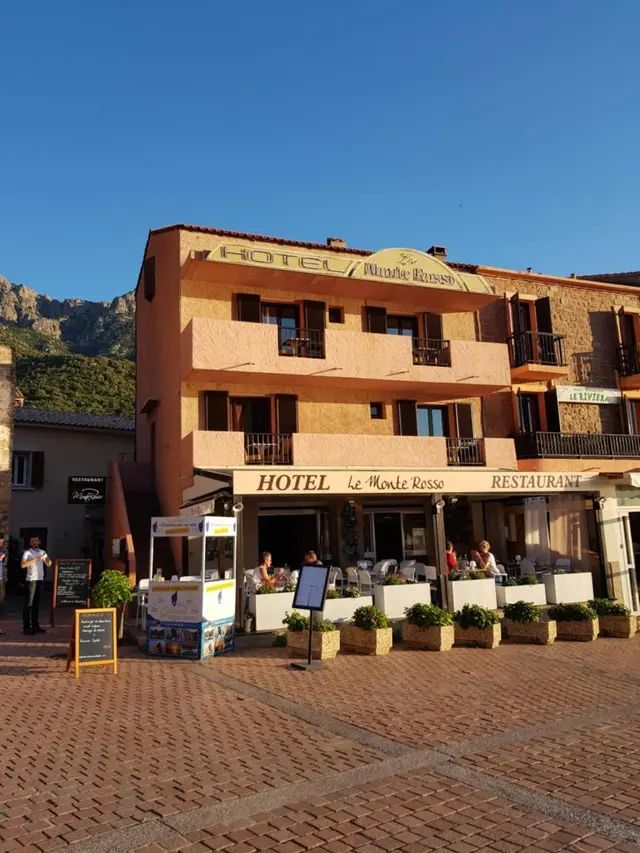 Le monte rosso