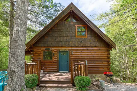 Nestled In Secluded Cabin in the Mountains with Hot Tub, Fire Pit, and SEGA Game System!