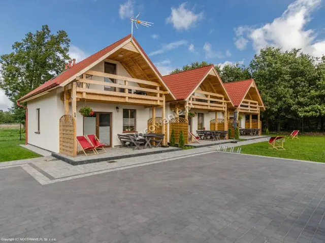 DOMKI RUCHOME PIASKI