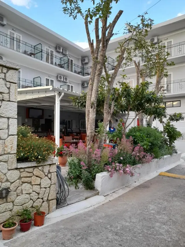 Angela Hotel & Apartments