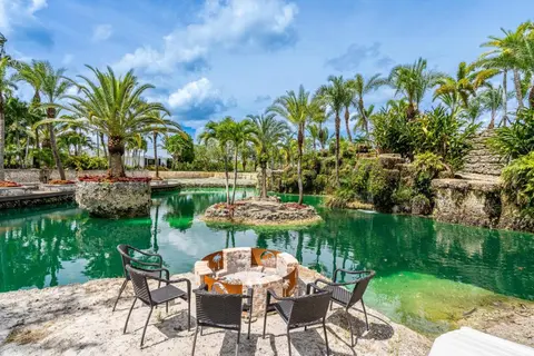 Unique Farmhouse Oasis - Pool Game Room and Pond
