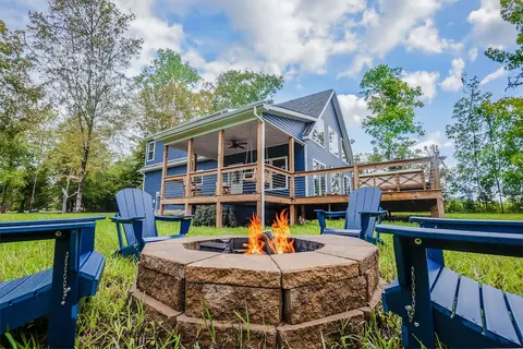 Stunning Home Near Nolin Lake: Hot Tub + Fire Pit!