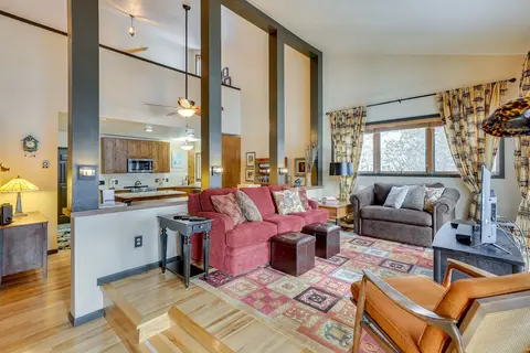Granby Condo w/ Private Hot Tub < 1 Mi to Ski Lift