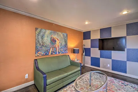 Pet-friendly Condo in Houston w/ Community Grills