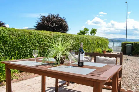 Sebright Holiday Apartment