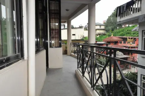 Metro Eco Hotel