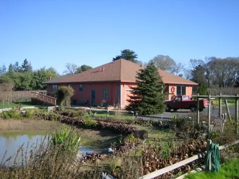 Pearlessence Vineyard Inn