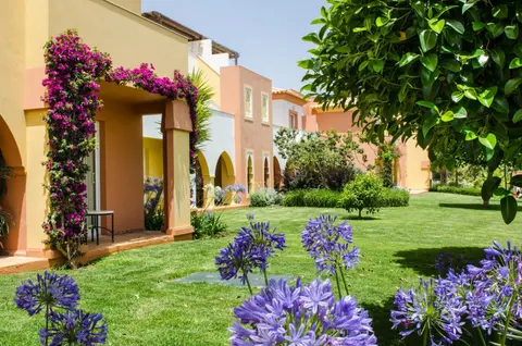 Jardim da Meia Praia Resort