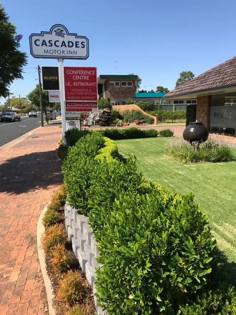 Cascades Motor Inn