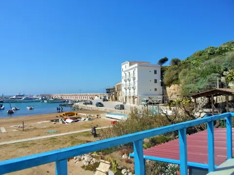 Sea house b&b