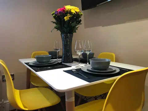 One Bedroom Flat in Bush Hill Park
