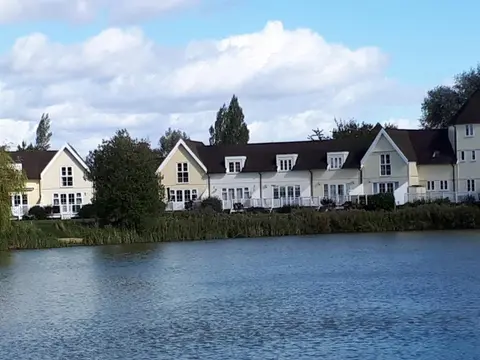 Nyhavn Lakeside Cottage