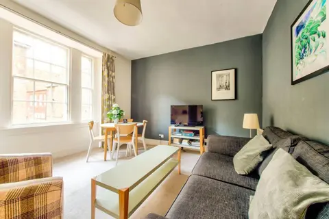 JOIVY Amazing Location! Lovely Rose St Apt in New Town