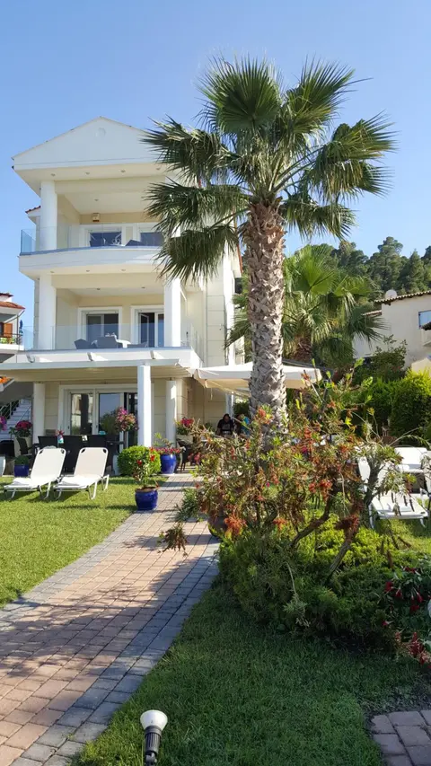 SUN RESIDENCE Exclusive Seaside Suites