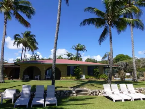 ABSOLUTE BEACH FRONT MACKAY - Blue Pacific