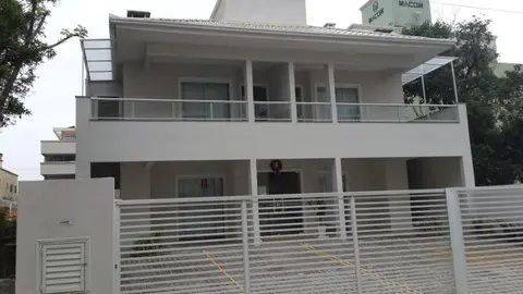 Apartamentos próximo à praia