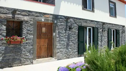 Casa dos Serrões