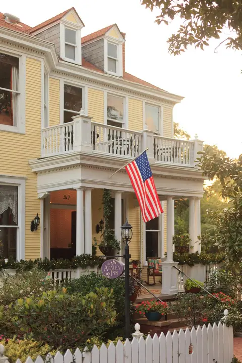 Azalea Inn and Villas
